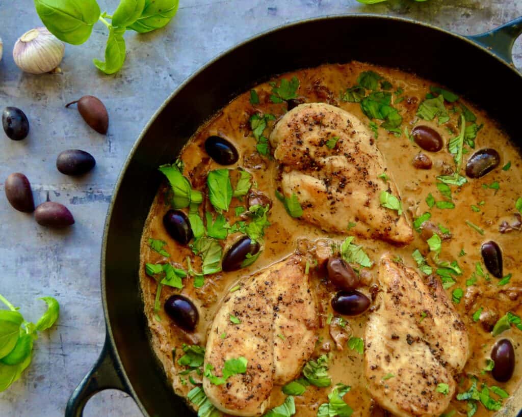 Græsk kylling i cremet tomatsauce