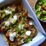 Fyldte auberginer - Bagte auberginer med hakket kød, grøntsager og ostegratinering.