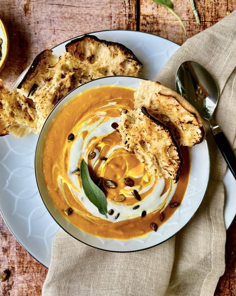 Hjemmelavet suppe med hokkaido græskar