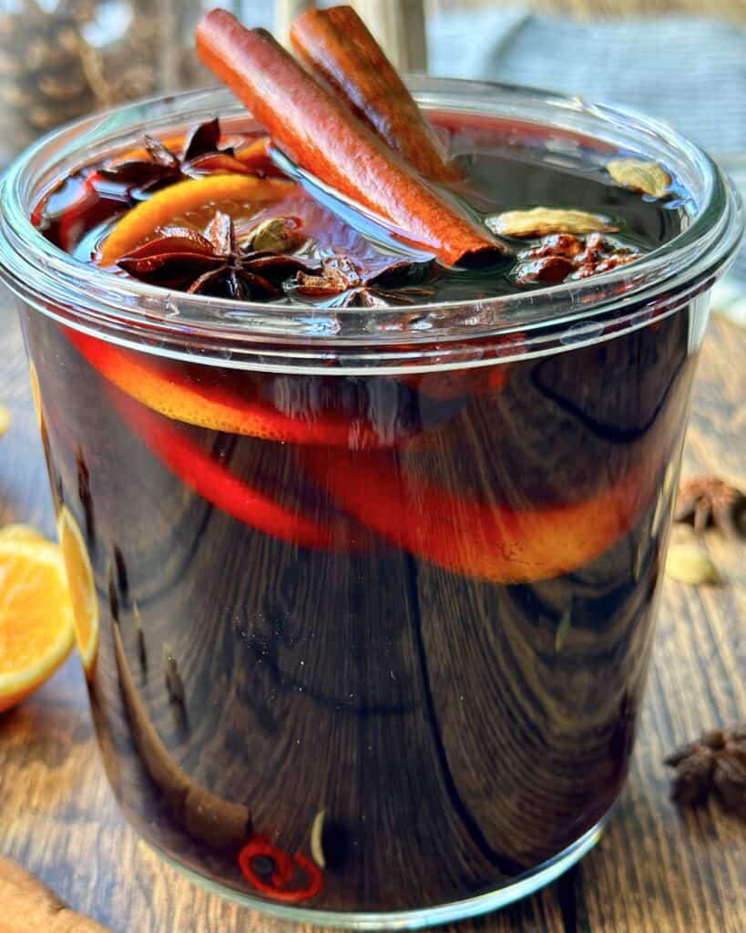 Gløgg - Hjemmelavet gløggekstrakt med appelsin og julens krydderier.