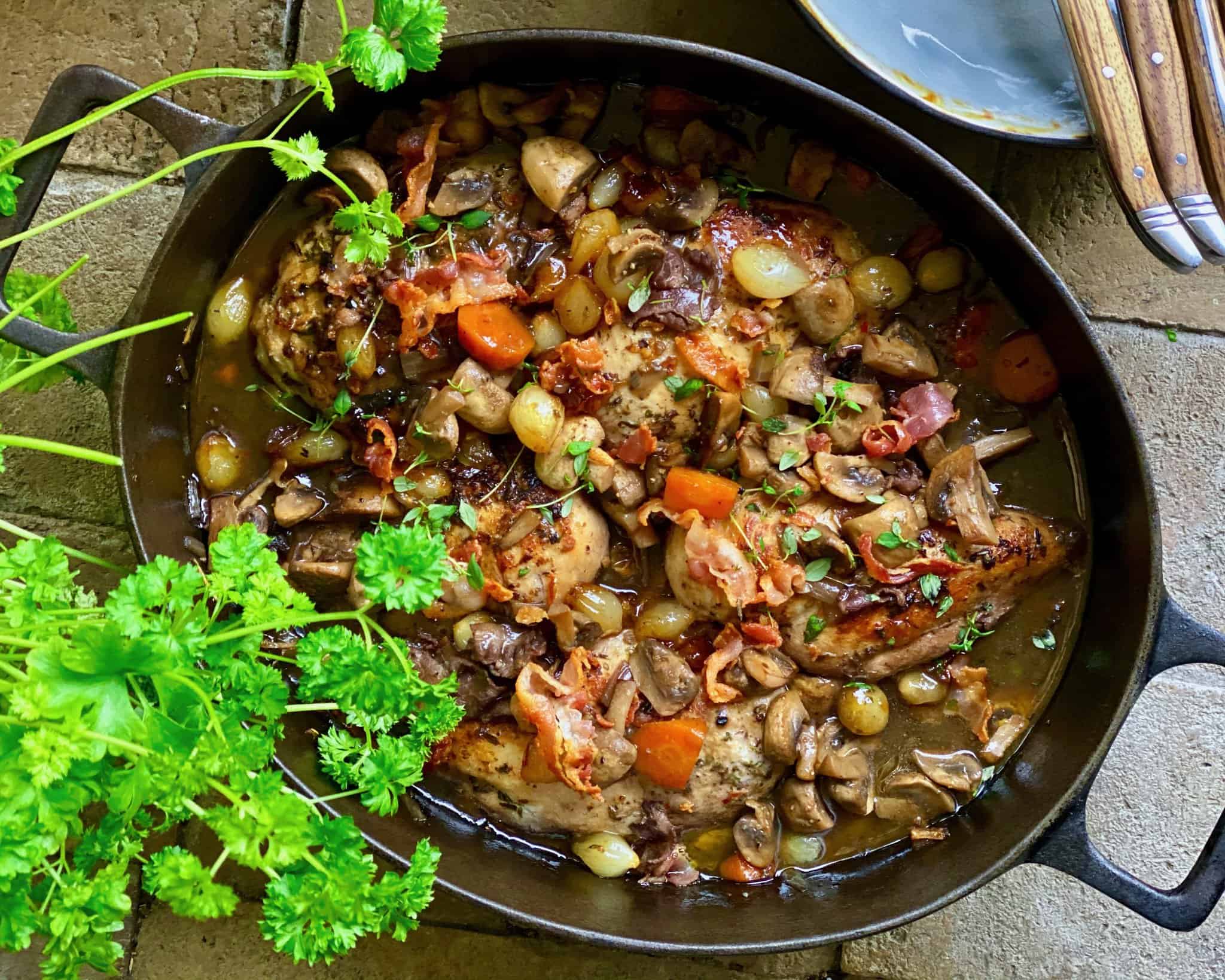 Coq au vin - fransk simreret med kylling i vin