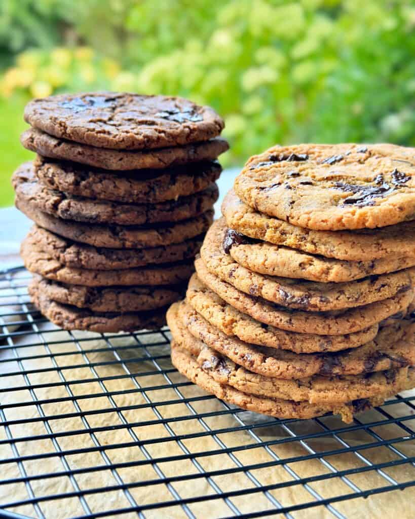 Cookies - hjemmelavede chokolate chip cookies med grofthakket chokolade.