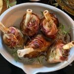 Lammeskank - braiserede lammeskank med hvidløg, rosmarin og bacon.