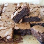 Verdens bedste Brownie - hjemmelavet brownie med mørk chokolade, kakao og med eller uden nødder.