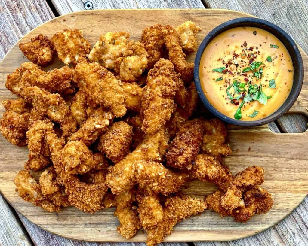 Kyllingenuggets - klassiske nuggets med kylling og sprød panering.