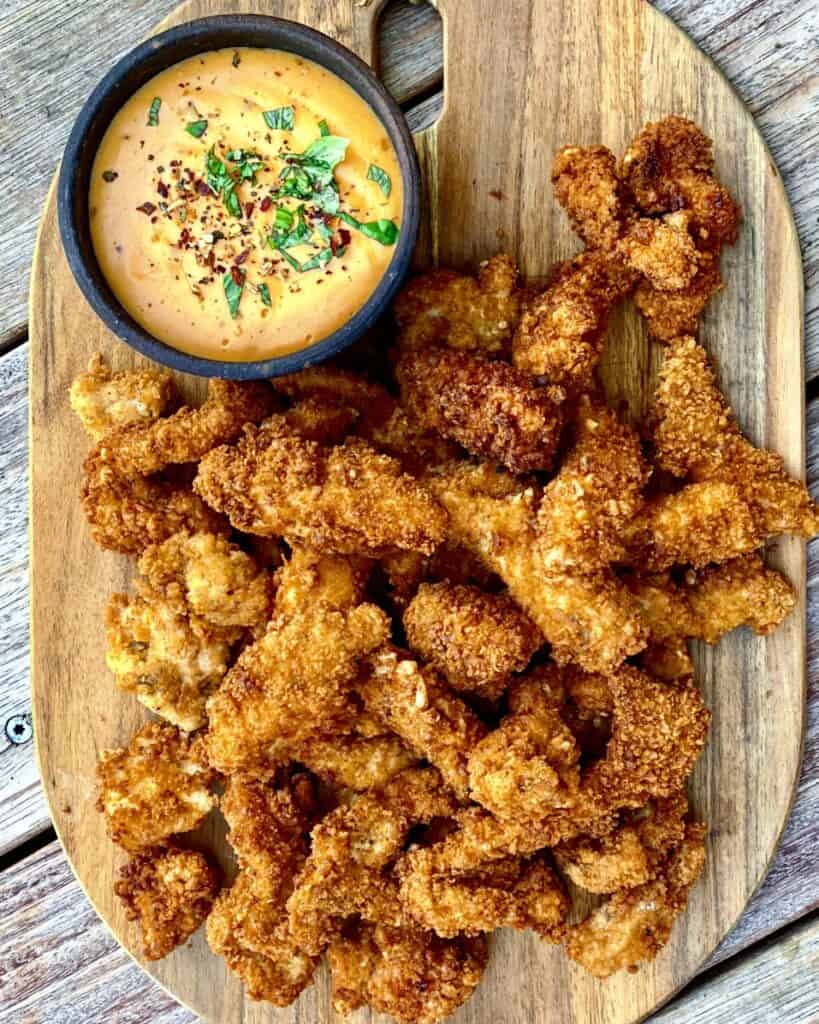 Kyllingenuggets - klassiske nuggets med kylling og sprød panering.