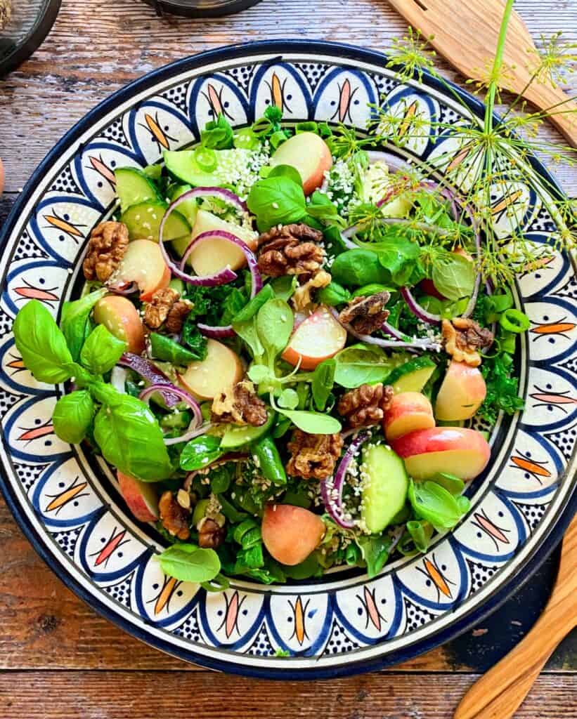 Grønkålssalat med nektariner.