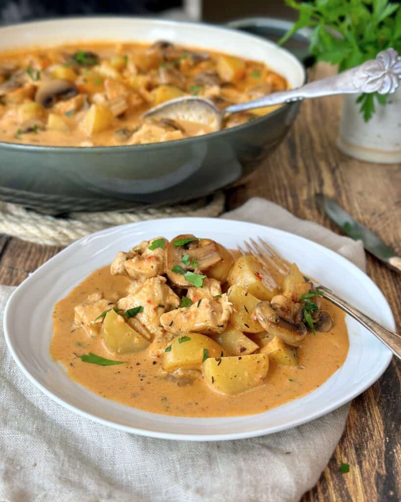 Caribisk kyllingegryde med kartofler og kokosmælk
