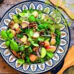 Grønkålssalat med nektariner.