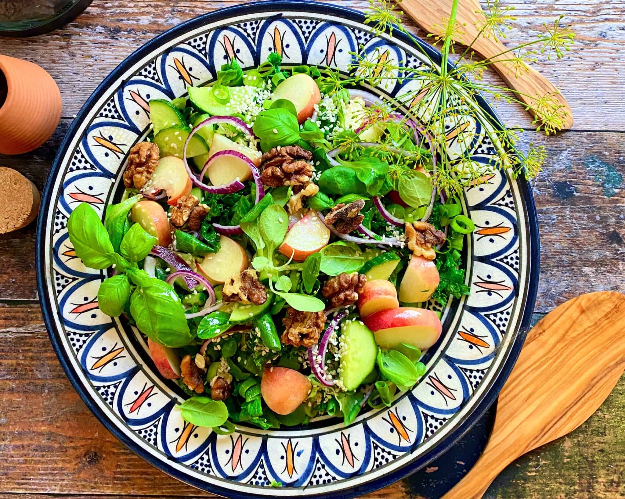 Grønkålssalat med nektariner.