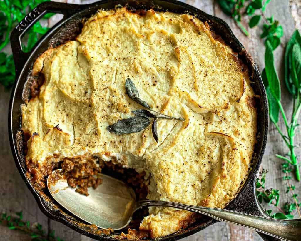 Shepherd's pie - kødsauce med låg af bagt kartoffelmos