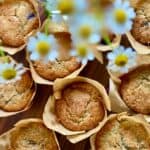 Blåbærmuffins - saftige og lækre muffins med blåbær og hvide chokoladestykker.