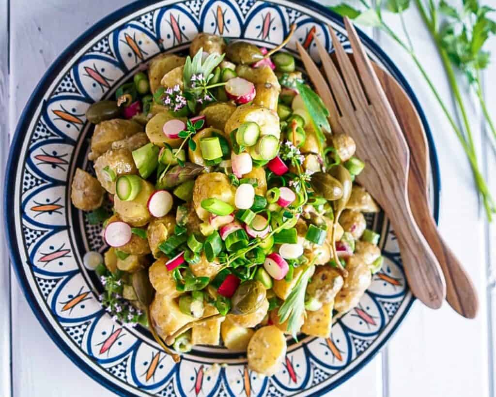 Hjemmelavet kartoffelsalat med honning-sennepsdressing
