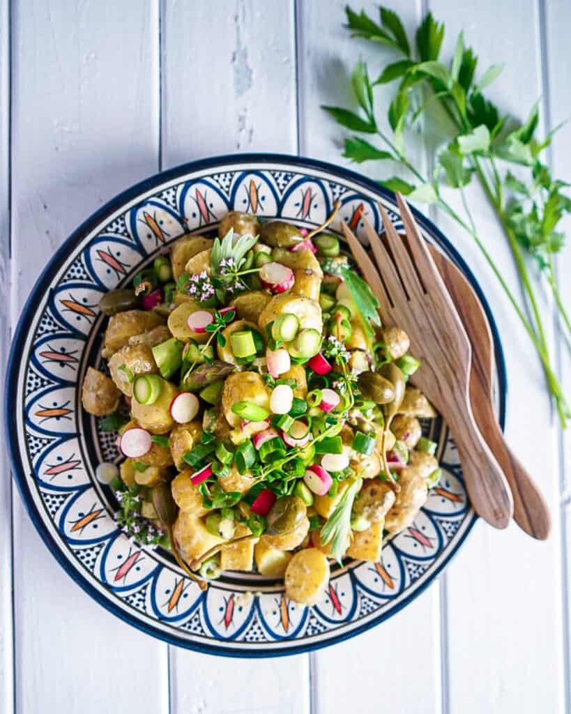 Hjemmelavet kartoffelsalat med honning-sennepsdressing