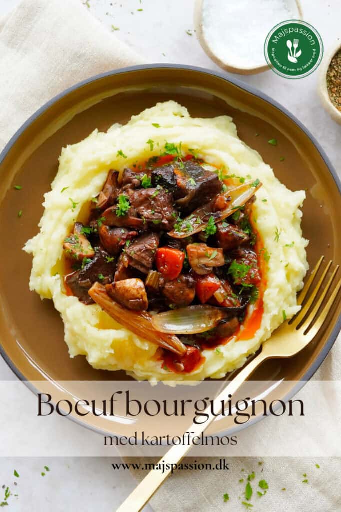 Boeuf bourguignon serveret med kartoffelmos