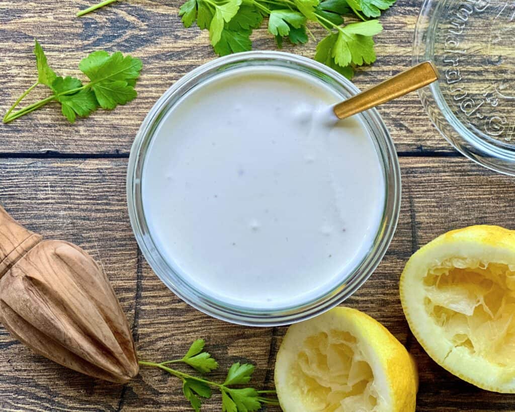 Mormordressing - klassisk hjemmelavet salatdressing