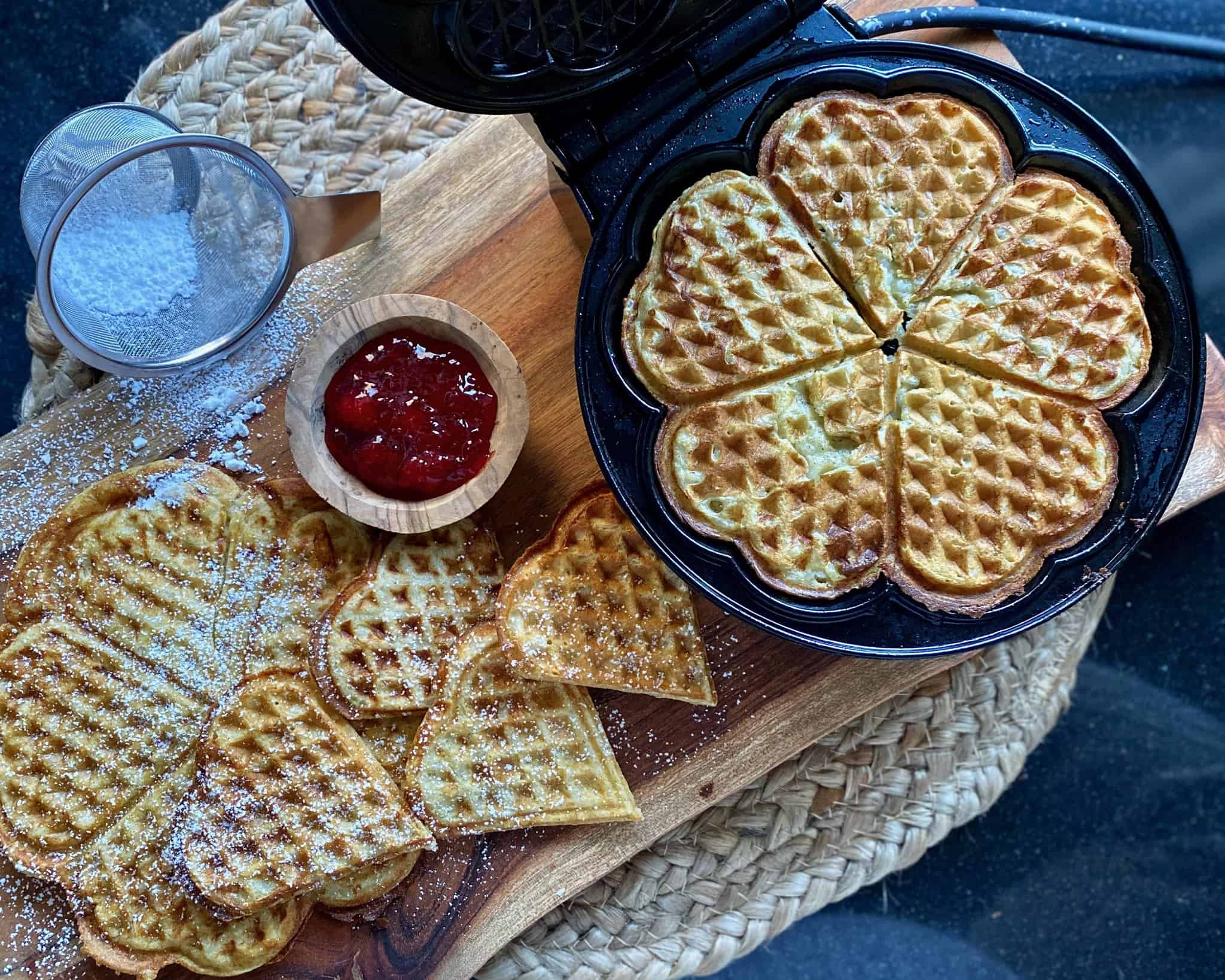 Vafler - hjemmelavede hjertevafler med vanilje og kardemomme