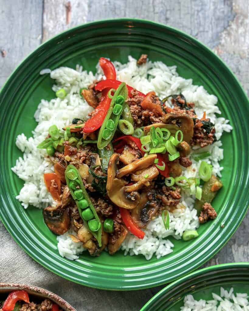 Poke bowl - Hjemmelavet pokebowl med krydret oksekød