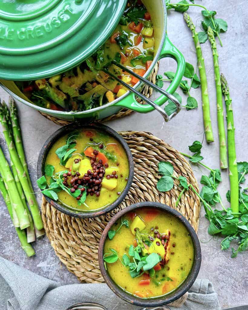 Linsesuppe - vegetarisk suppe med linser og grøntsager.
