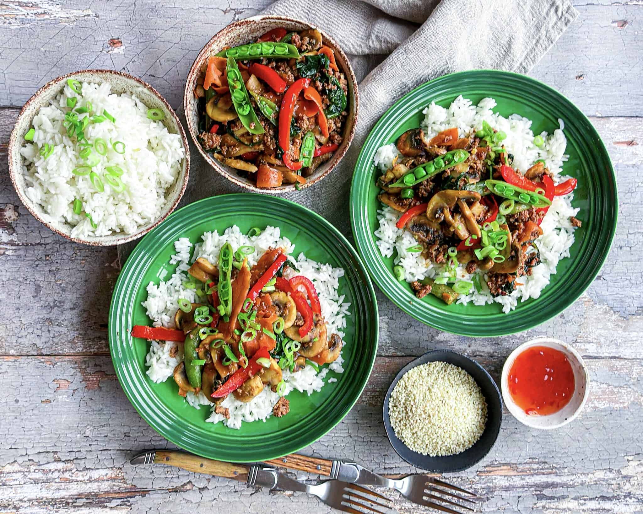 Poke bowl - Hjemmelavet pokebowl med krydret oksekød