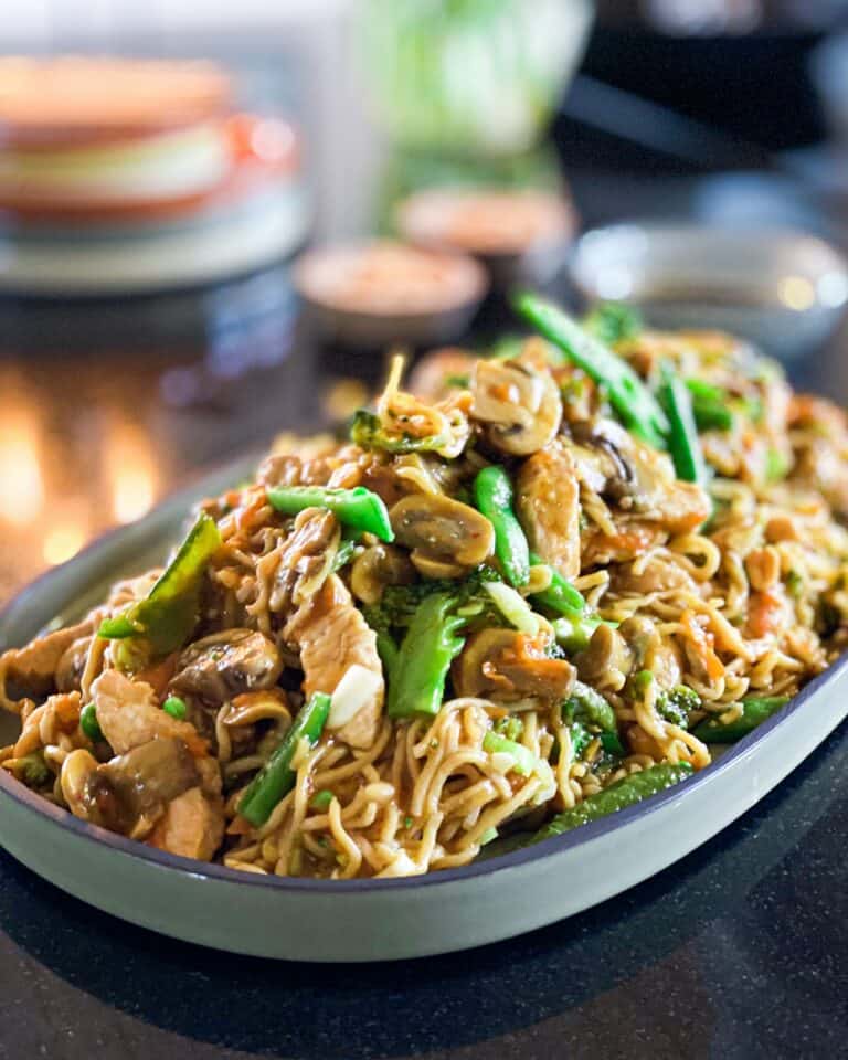Nem hverdagsmad - wok med kylling, nudler og grøntsager
