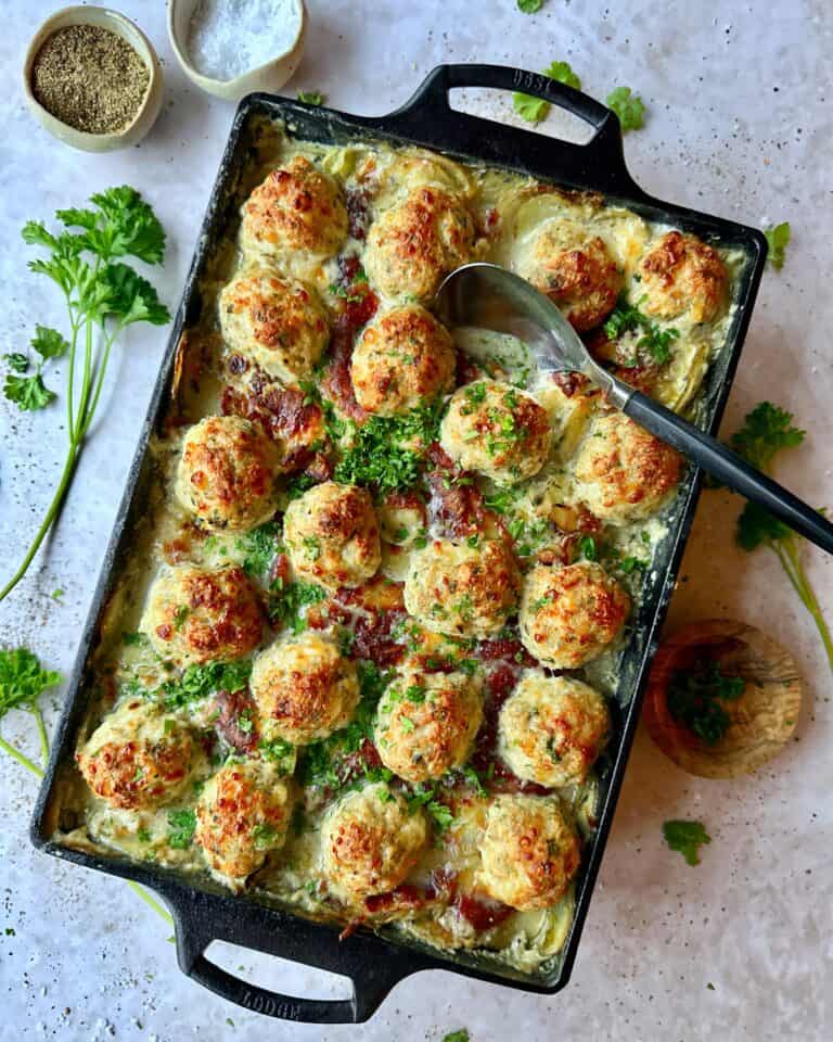 Kartoffelfad med italienske kødboller