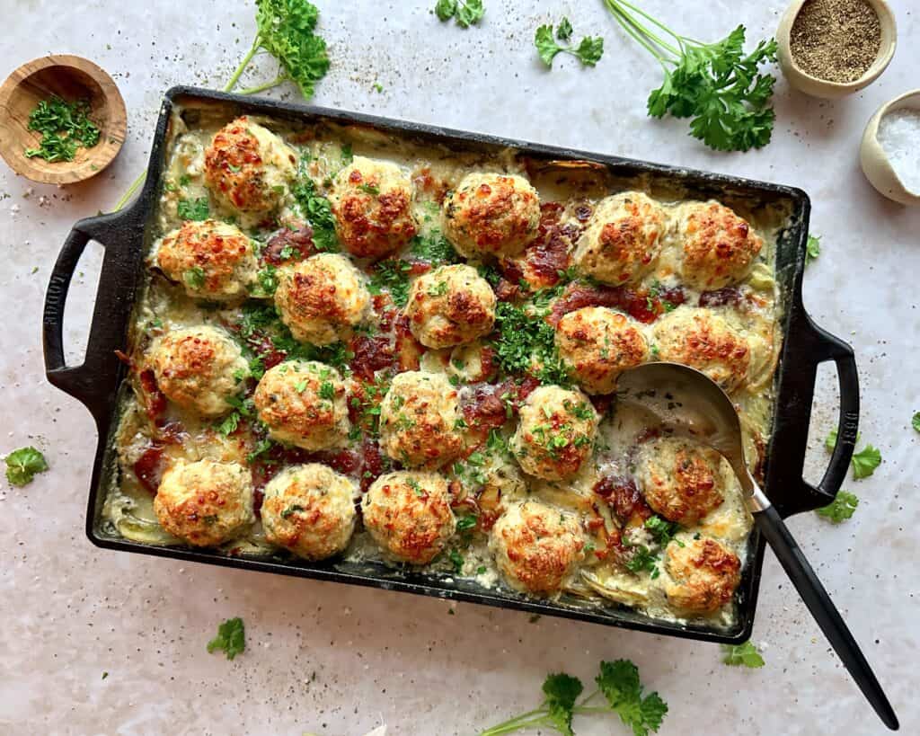 Kartoffelfad med italienske kødboller