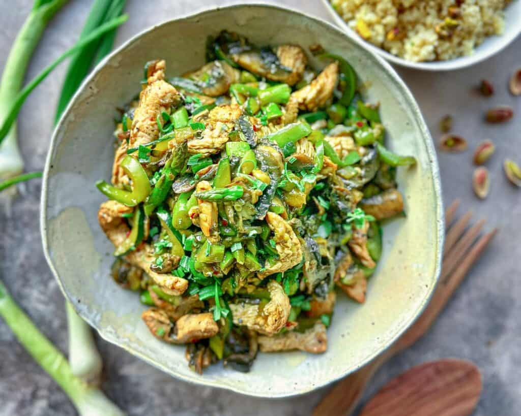 Wok med kylling og grøntsager