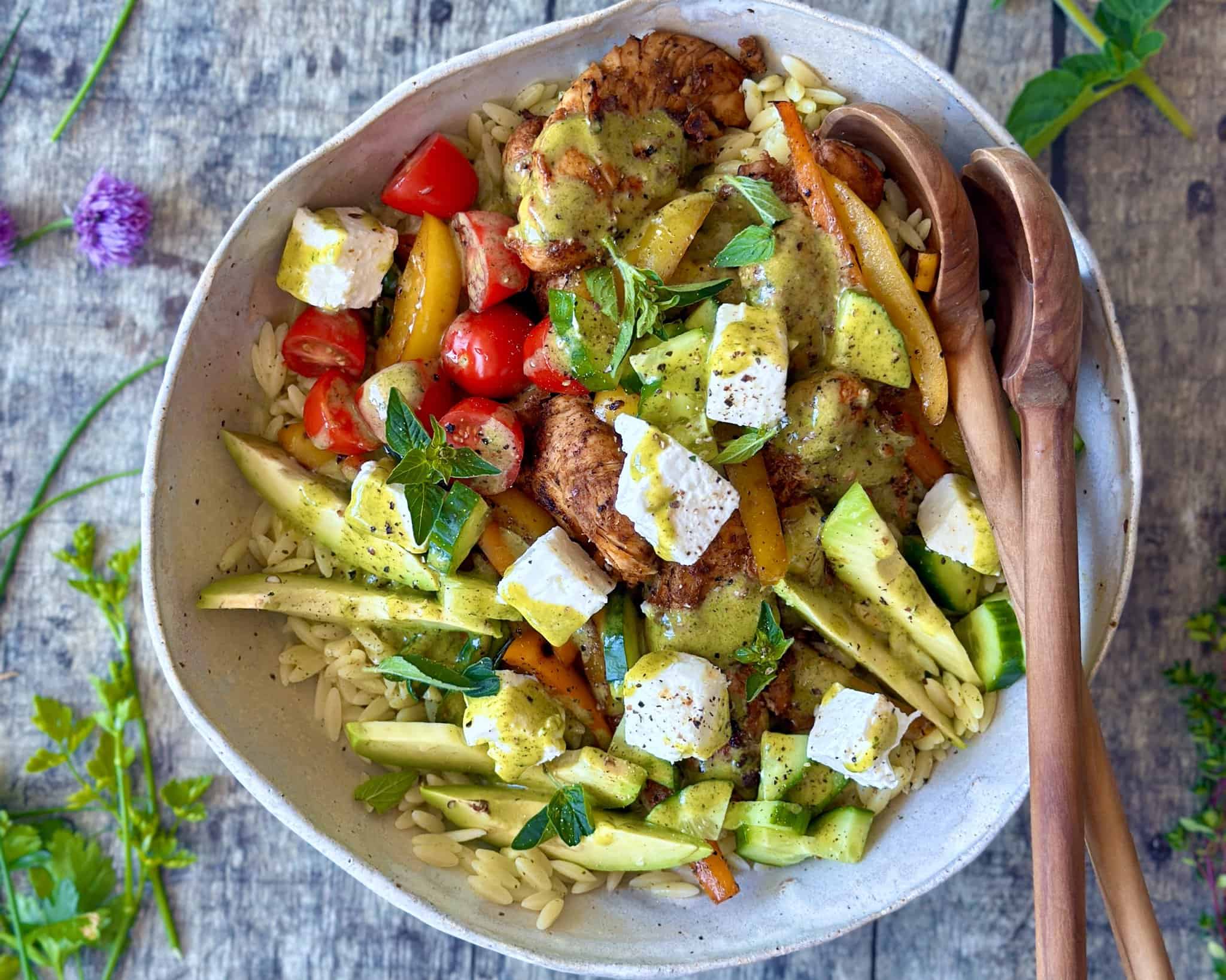 Pastasalat - hjemmelavet pastasalat med kylling, feta og grønt