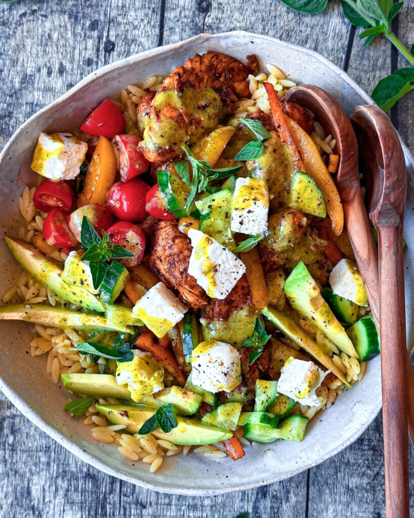 Græsk pastasalat med feta og kylling