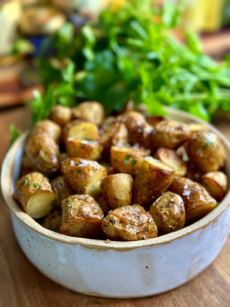Nem opskrift på råstegte kartofler du kan tilberede i ovn eller airfryer