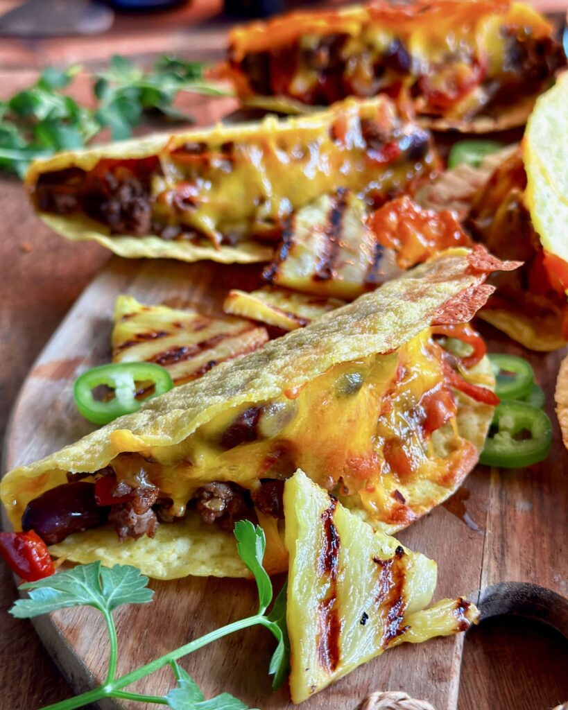 Mexicanske tacos med lækkert fyld og ostegratinering