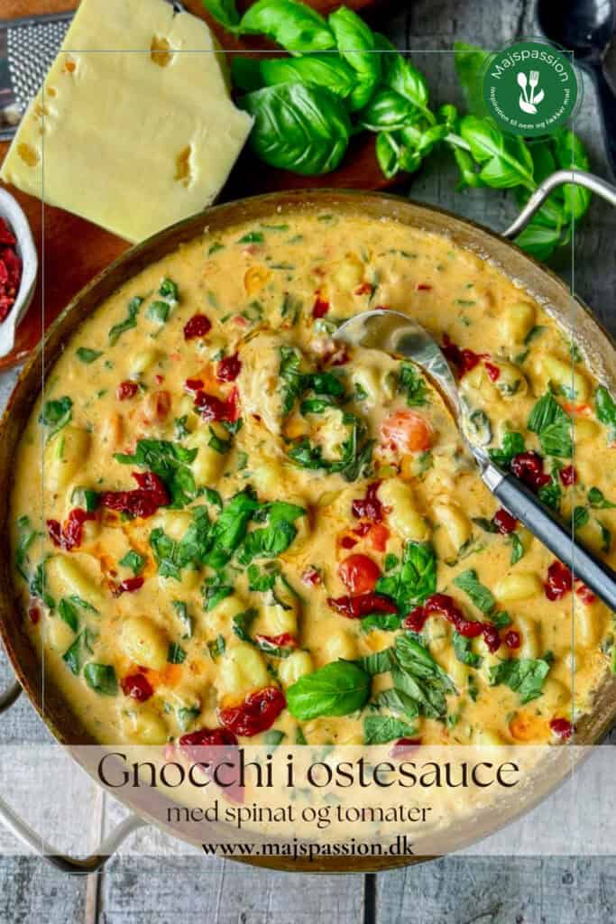 Gnocchi med spinat og tomater i cremet ostesauce