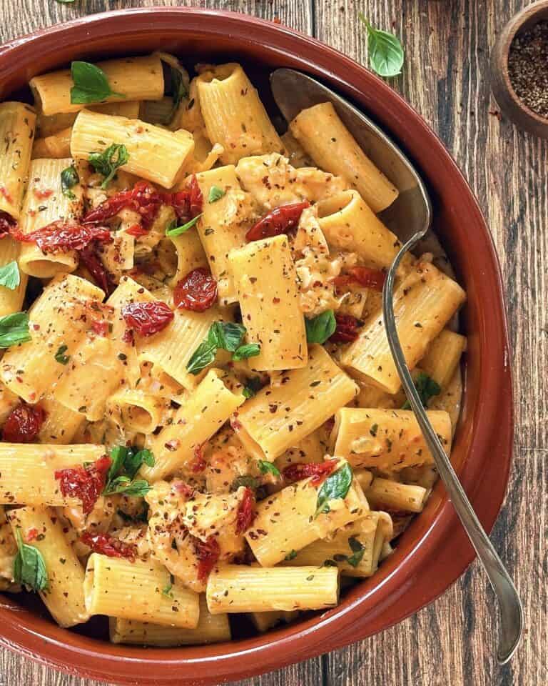Marry me chicken pasta - cremet pastaret med kylling i flødesauce.