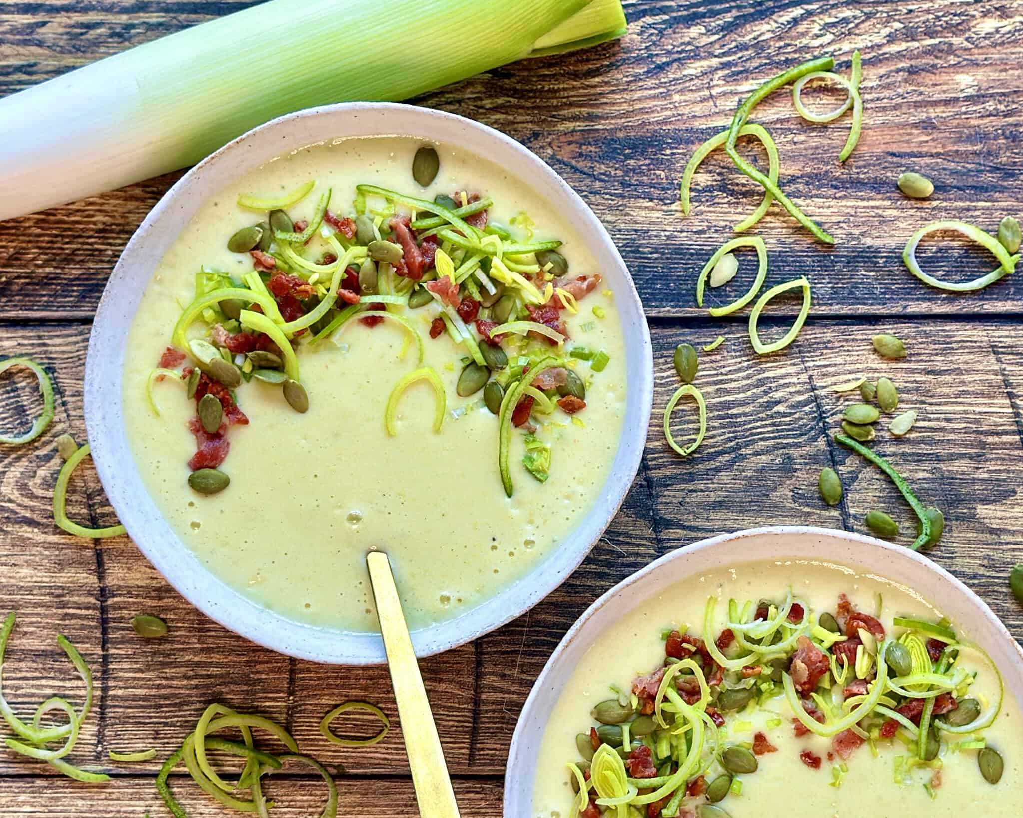 Opskrift på kartoffelsuppe med porrer og sprød bacon