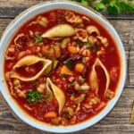 Minestronesuppe - Fyldig italiensk suppe med pasta