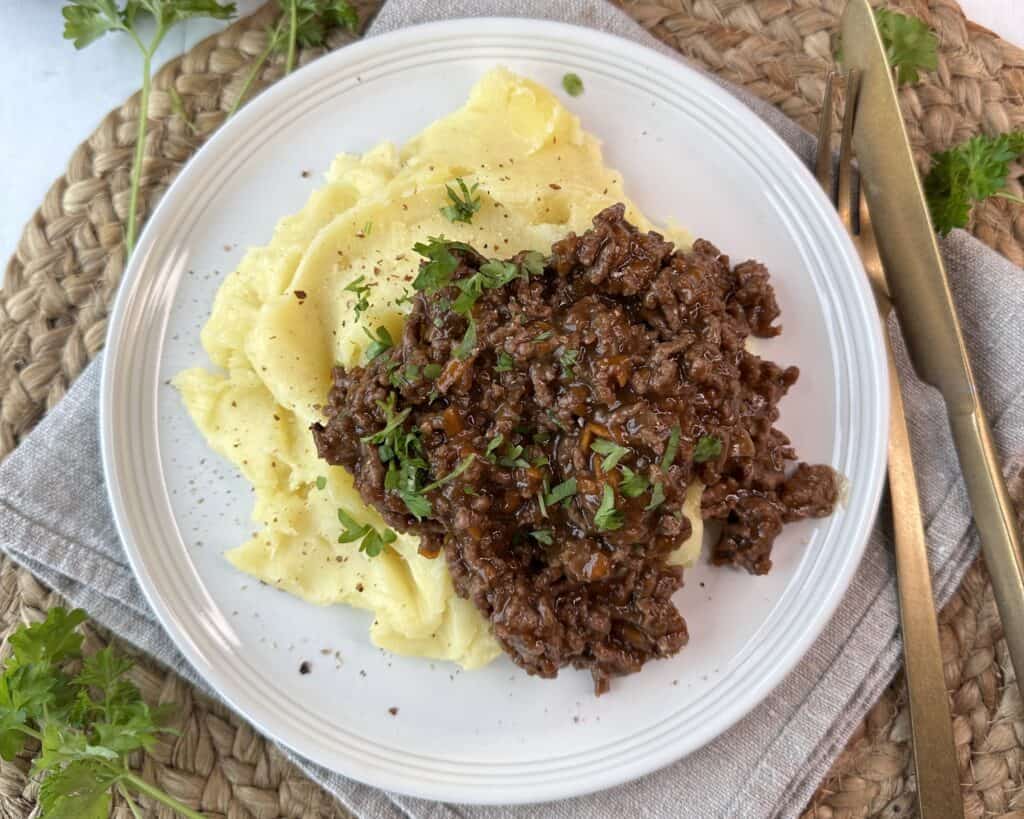 Millionbøf med kartoffelmos - nem og hurtig hverdagsmad til hele familien.