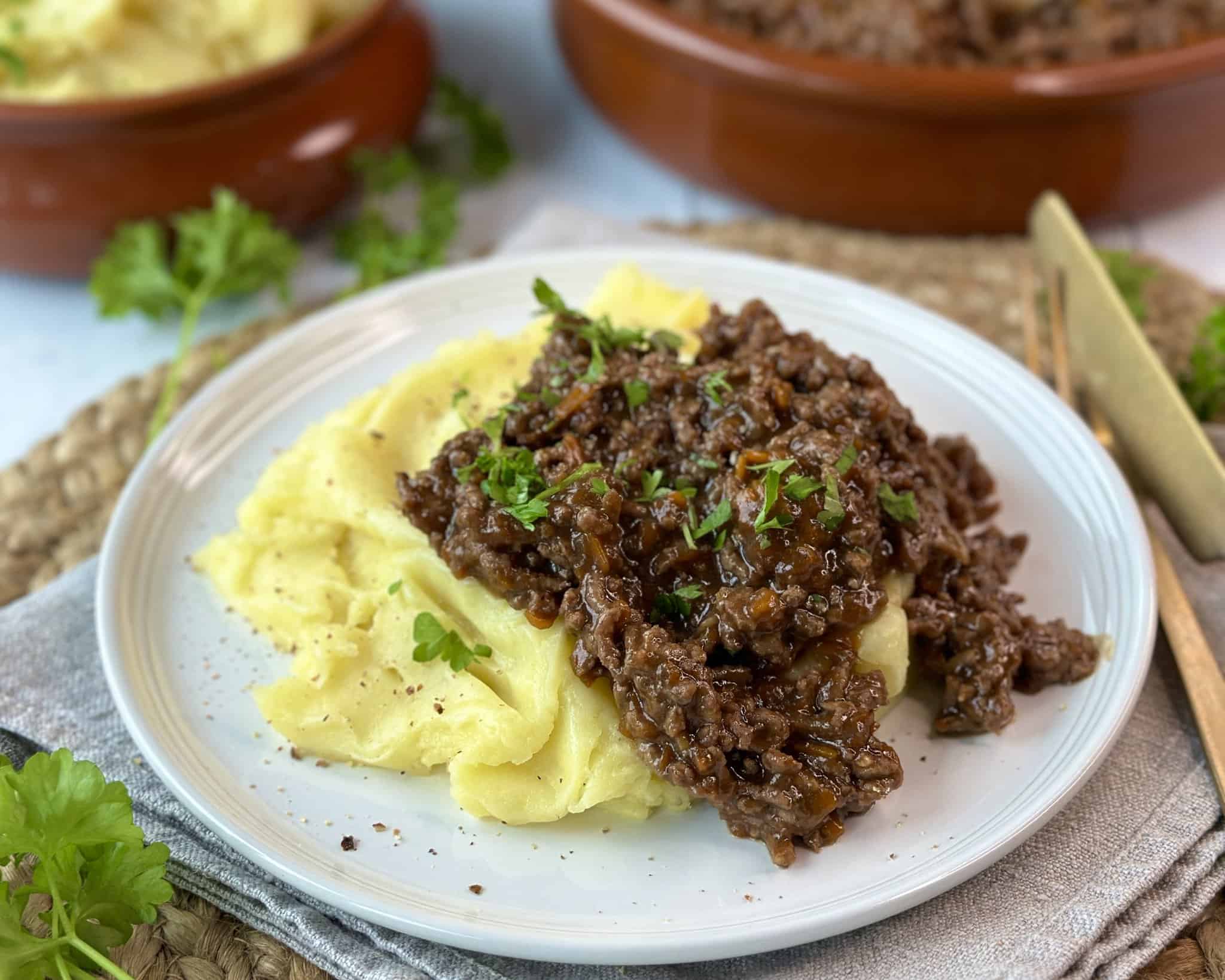 Millionbøf - nem opskrift på familiens favorit med kartoffelmos.