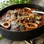 Osso buco - hjemmelavet ossobuco med gremolata i jerngryde.