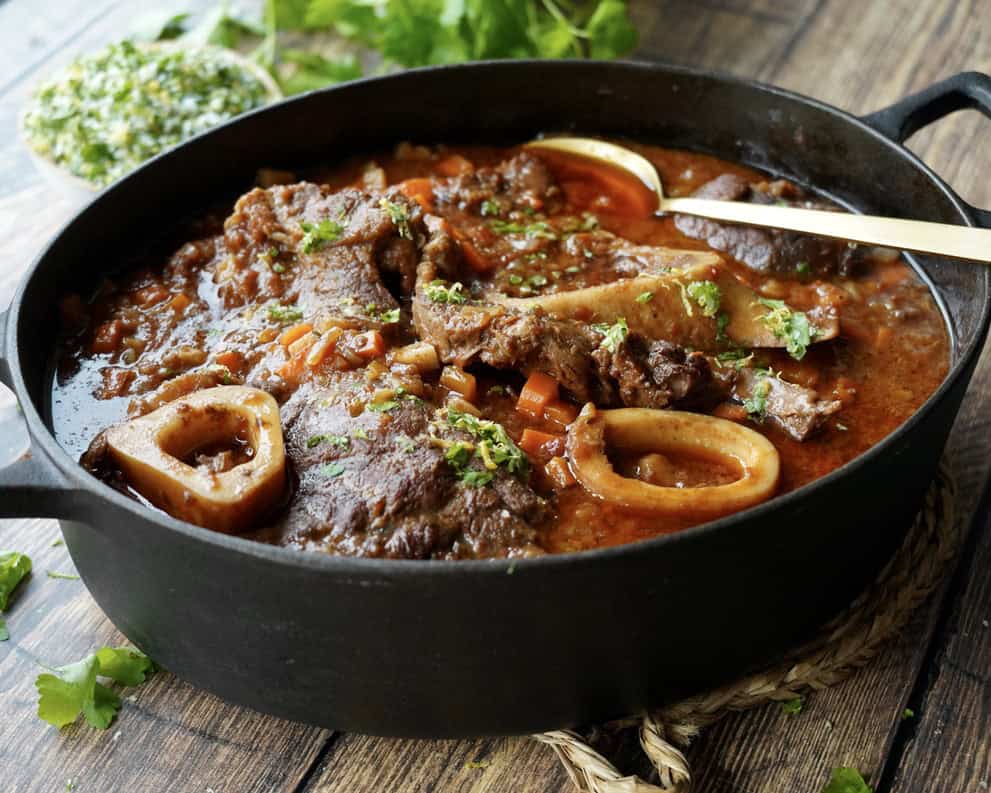 Osso buco - hjemmelavet ossobuco med gremolata i jerngryde.