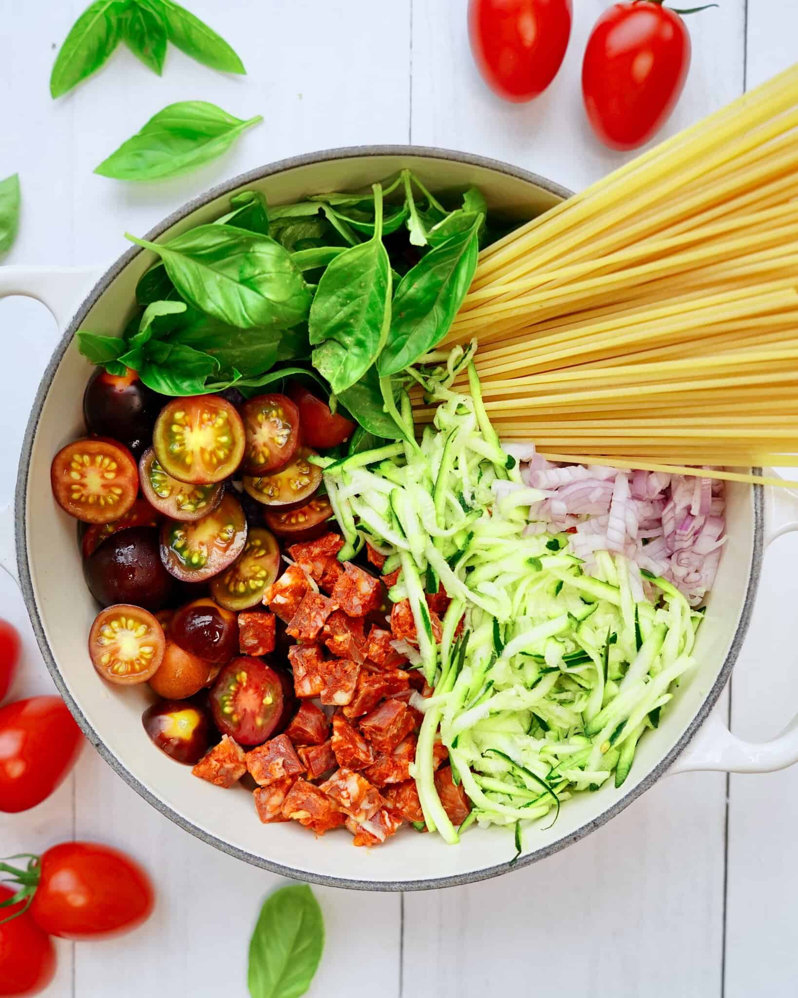 One pot pasta med chorizo og grønt.