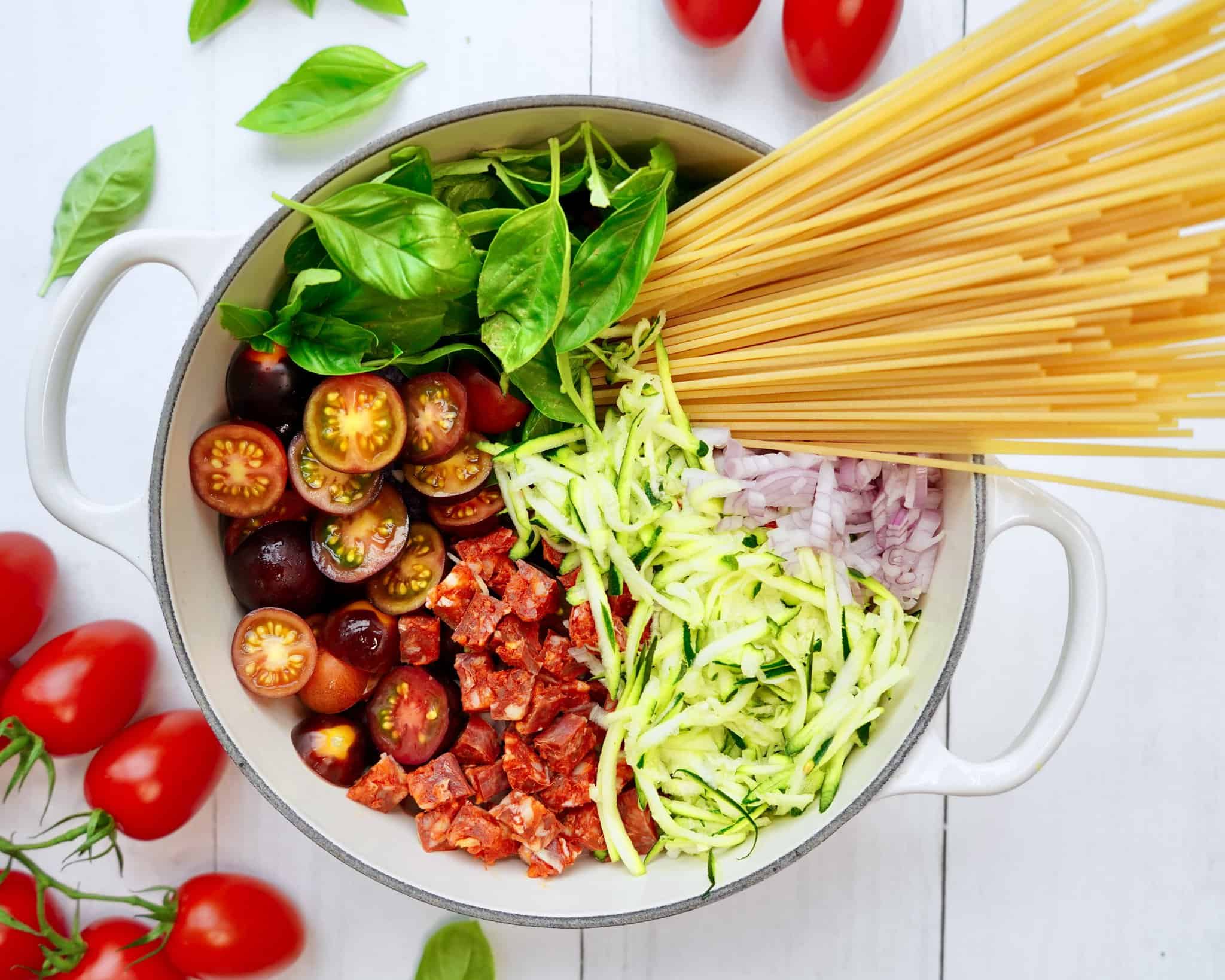 One pot pasta med chorizo og grønt.
