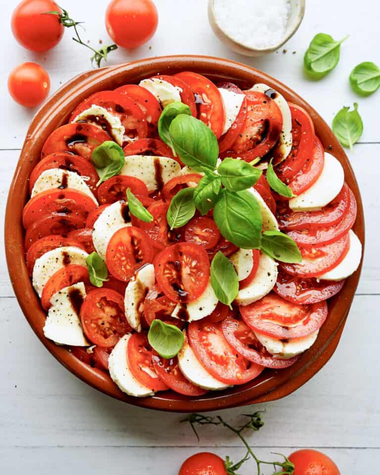 Tomatsalat - Caprese salat med tomater og mozzarella