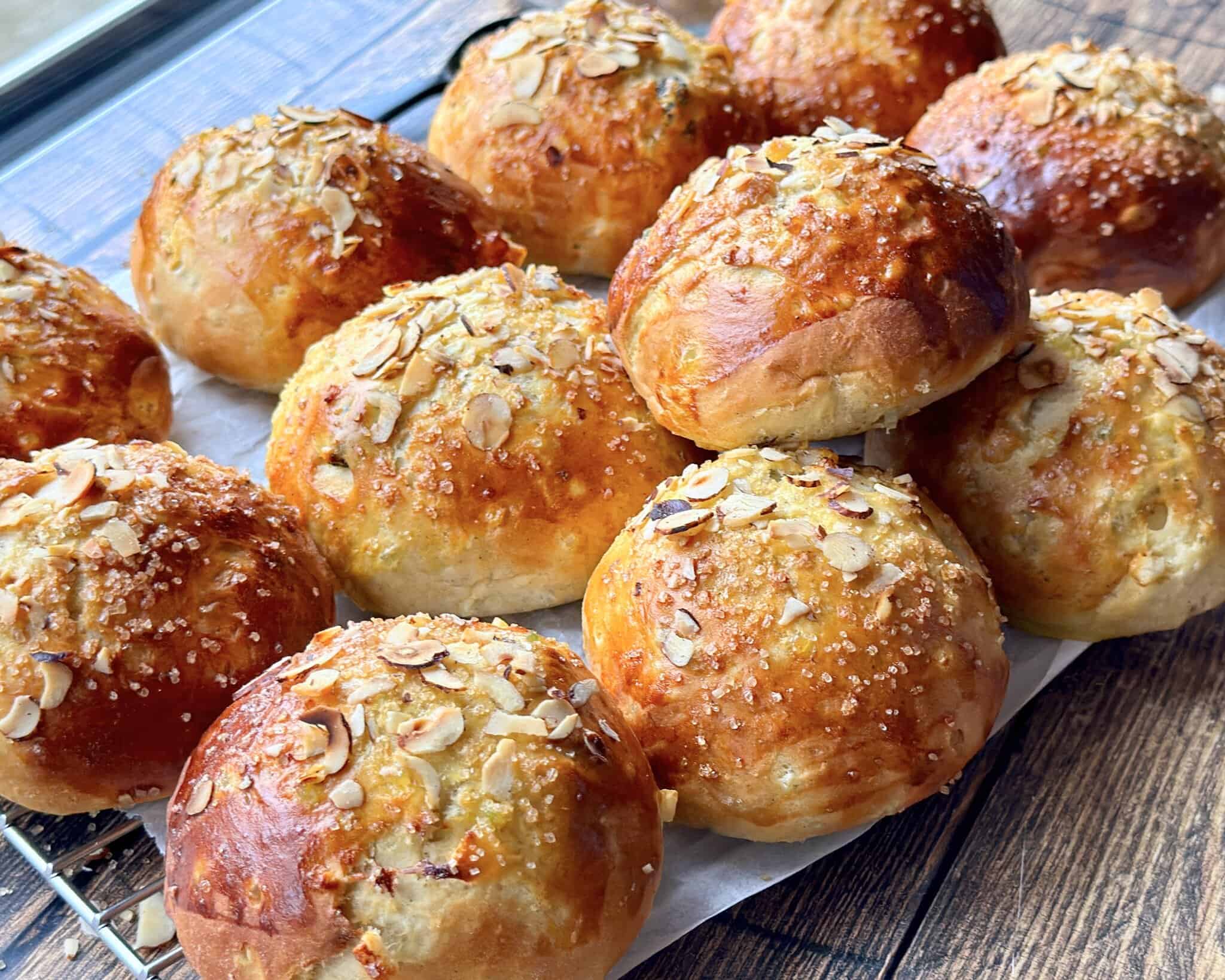 Juleboller - hjemmelavede juleboller med rosiner, sukat og appelsin