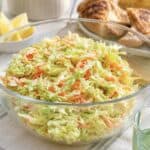 Hjemmelavet coleslaw perfekt til grill og tilbehør til aftensmaden.