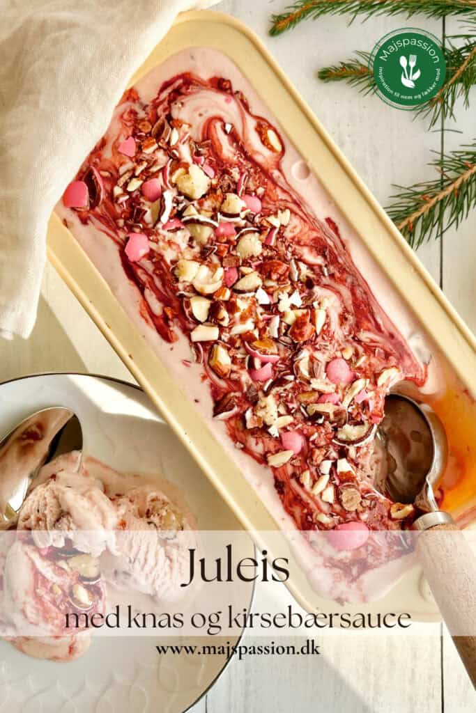 Juleis - Hjemmelavet juleis med knas og kirsebærsauce