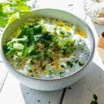 Grov tzatziki - hjemmelavet græsk dip med agurk, hvidløg og græsk yoghurt