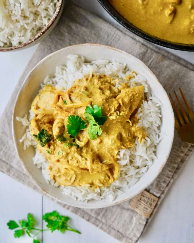 Butter chicken - hjemmelavet butter chicken serveret med ris