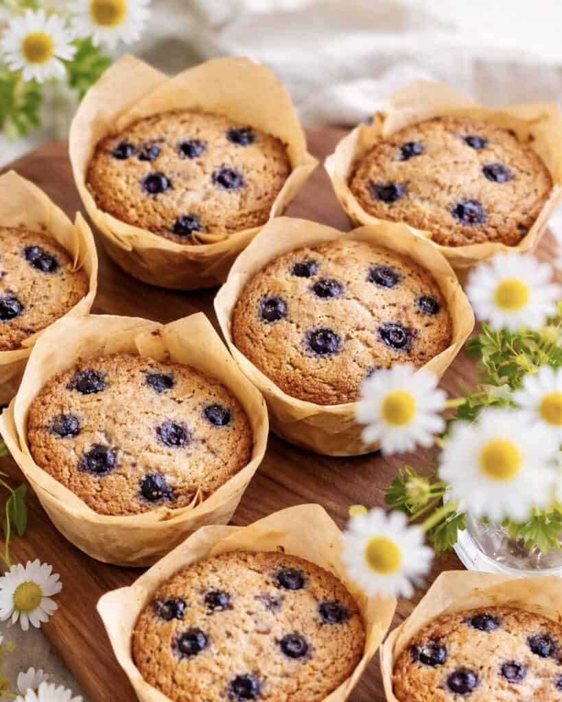 Blåbærmuffins - Hjemmebagte muffins med blåbær og hvid chokolade.