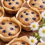 Blåbærmuffins - Hjemmebagte muffins med blåbær og hvid chokolade.